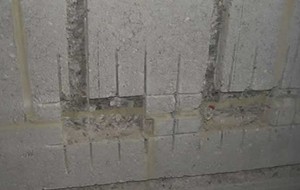 Штробы в бетонной стене